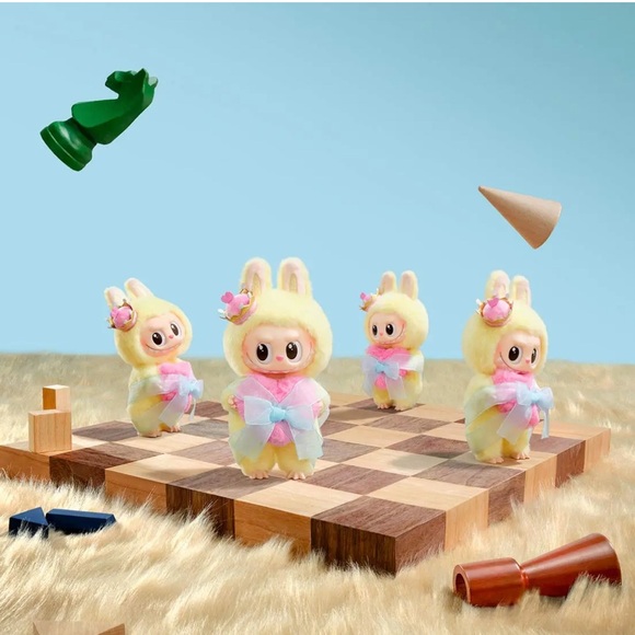 Pop Mart Let’s Checkmate Queen - Picture 4 of 11